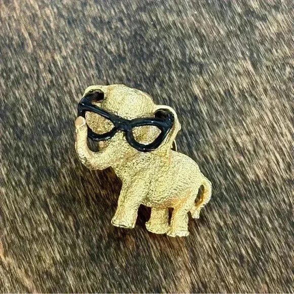 Barry Goldwater Political Pin Elephant wearing Glasses 1964 - Picture 2 of 9